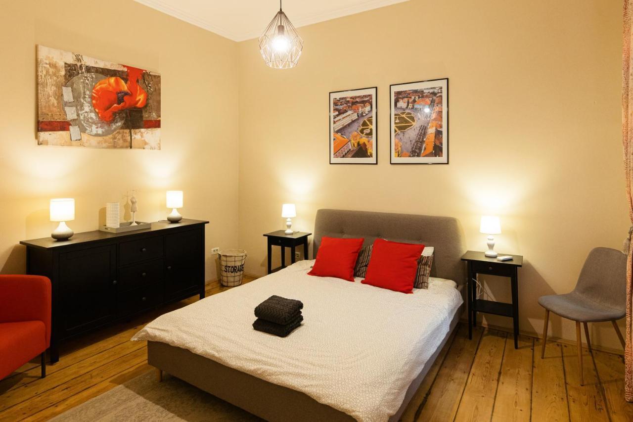 Chic Apartment In Historical City Center Timisoara Luaran gambar
