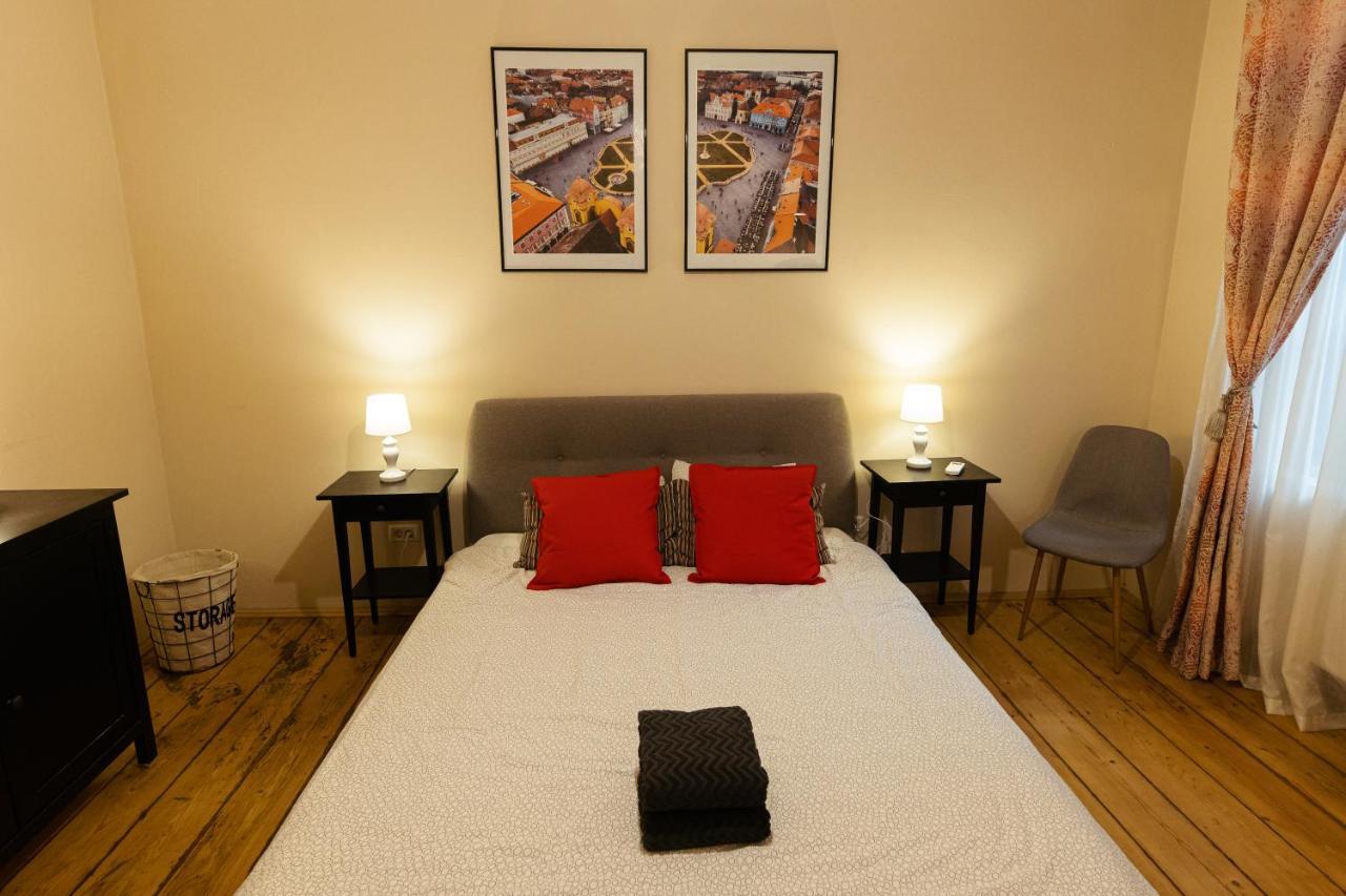 Chic Apartment In Historical City Center Timisoara Luaran gambar