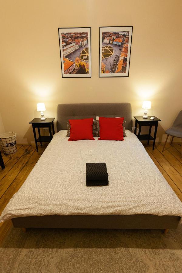 Chic Apartment In Historical City Center Timisoara Luaran gambar