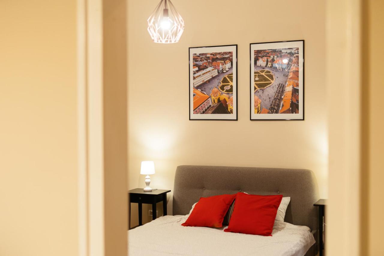 Chic Apartment In Historical City Center Timisoara Luaran gambar
