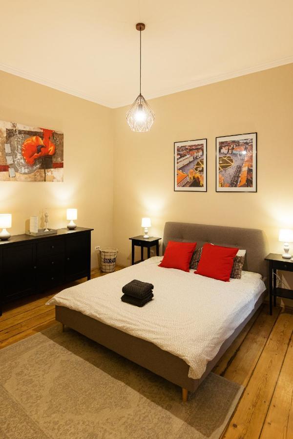 Chic Apartment In Historical City Center Timisoara Luaran gambar