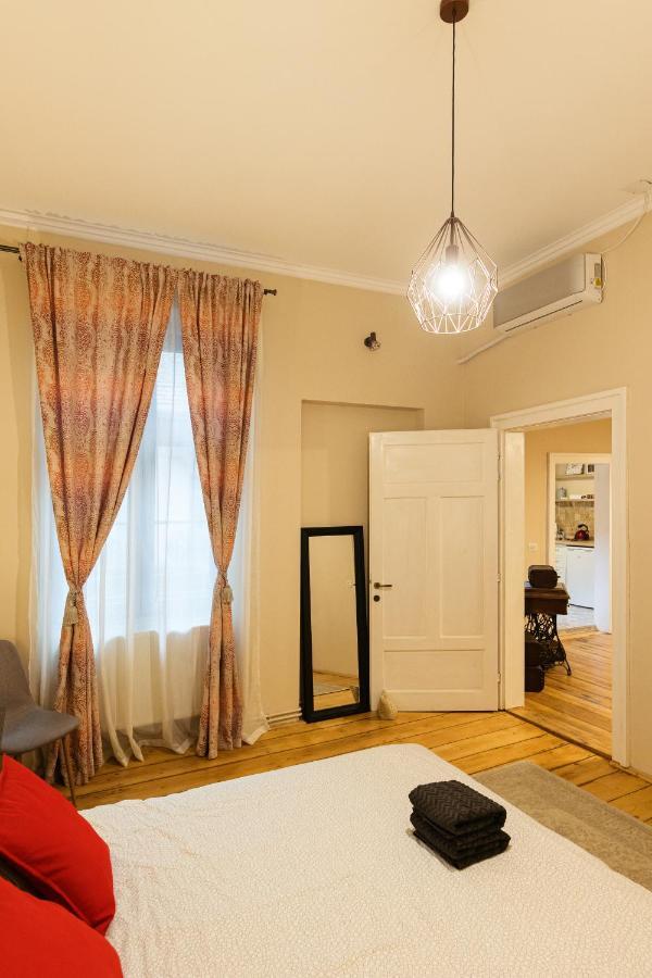 Chic Apartment In Historical City Center Timisoara Luaran gambar