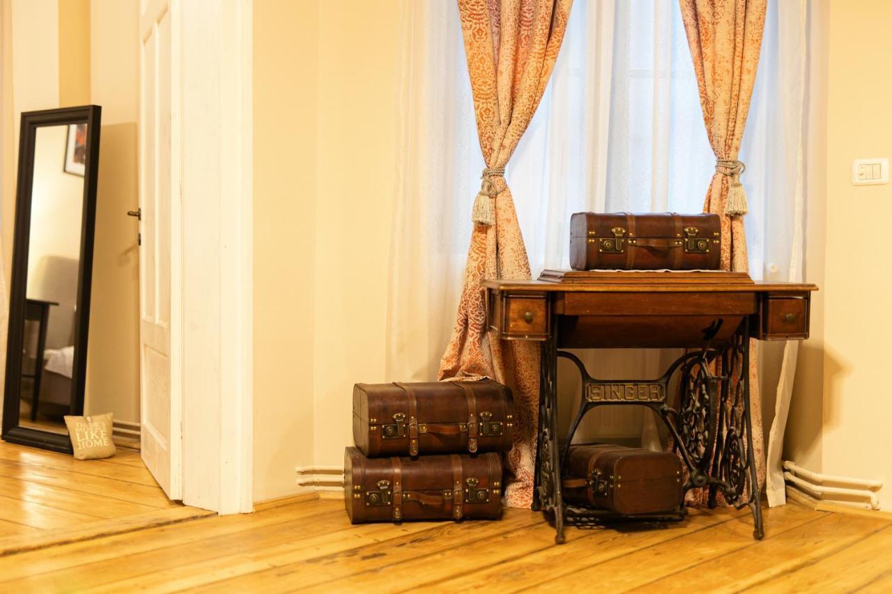 Chic Apartment In Historical City Center Timisoara Luaran gambar