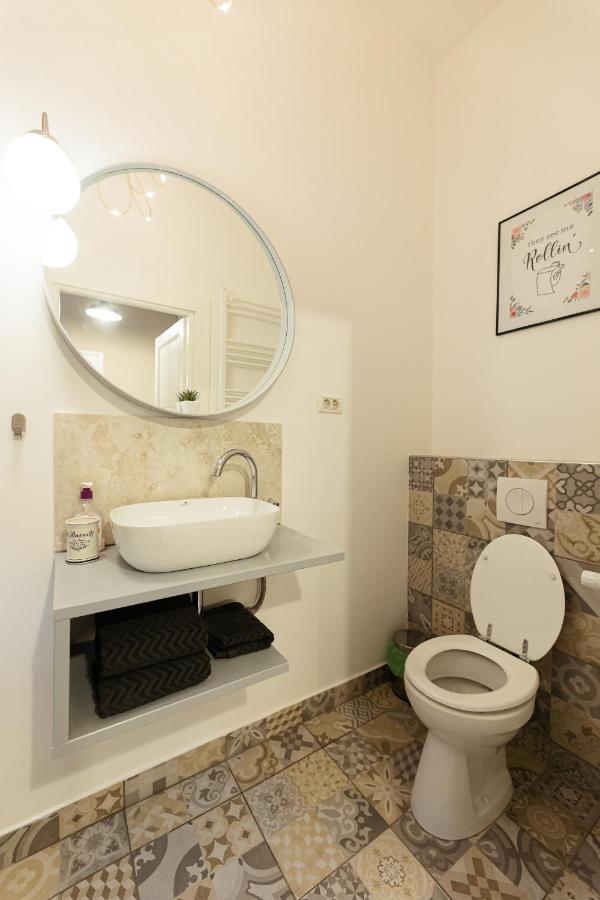 Chic Apartment In Historical City Center Timisoara Luaran gambar