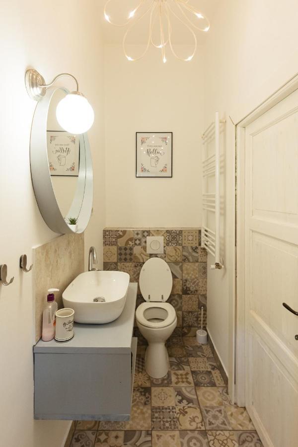 Chic Apartment In Historical City Center Timisoara Luaran gambar