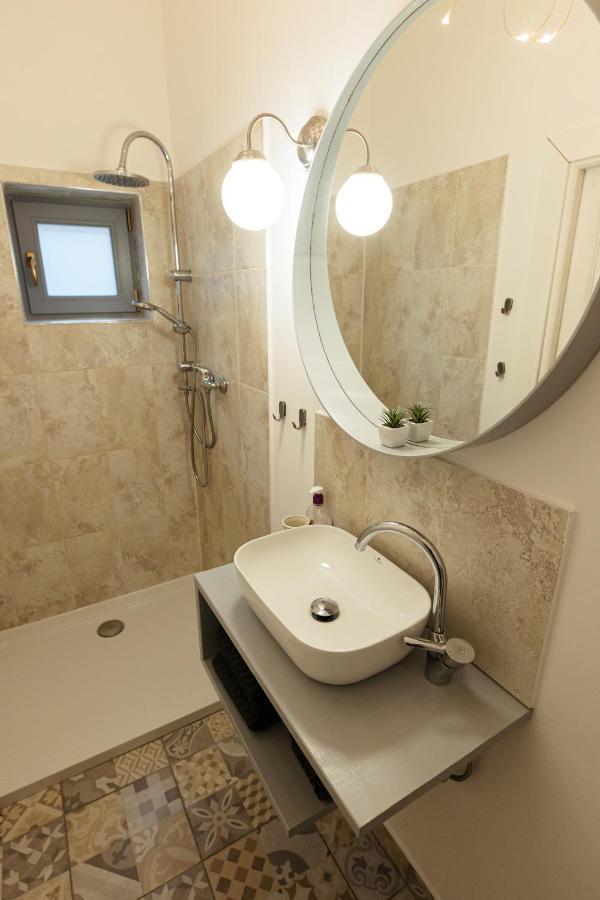 Chic Apartment In Historical City Center Timisoara Luaran gambar