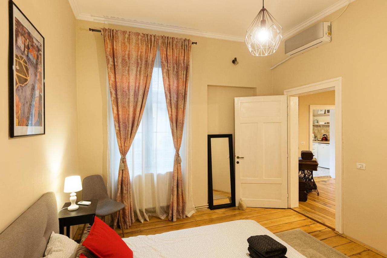 Chic Apartment In Historical City Center Timisoara Luaran gambar