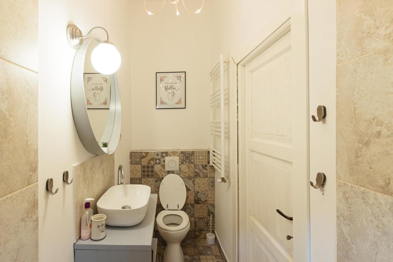 Chic Apartment In Historical City Center Timisoara Luaran gambar