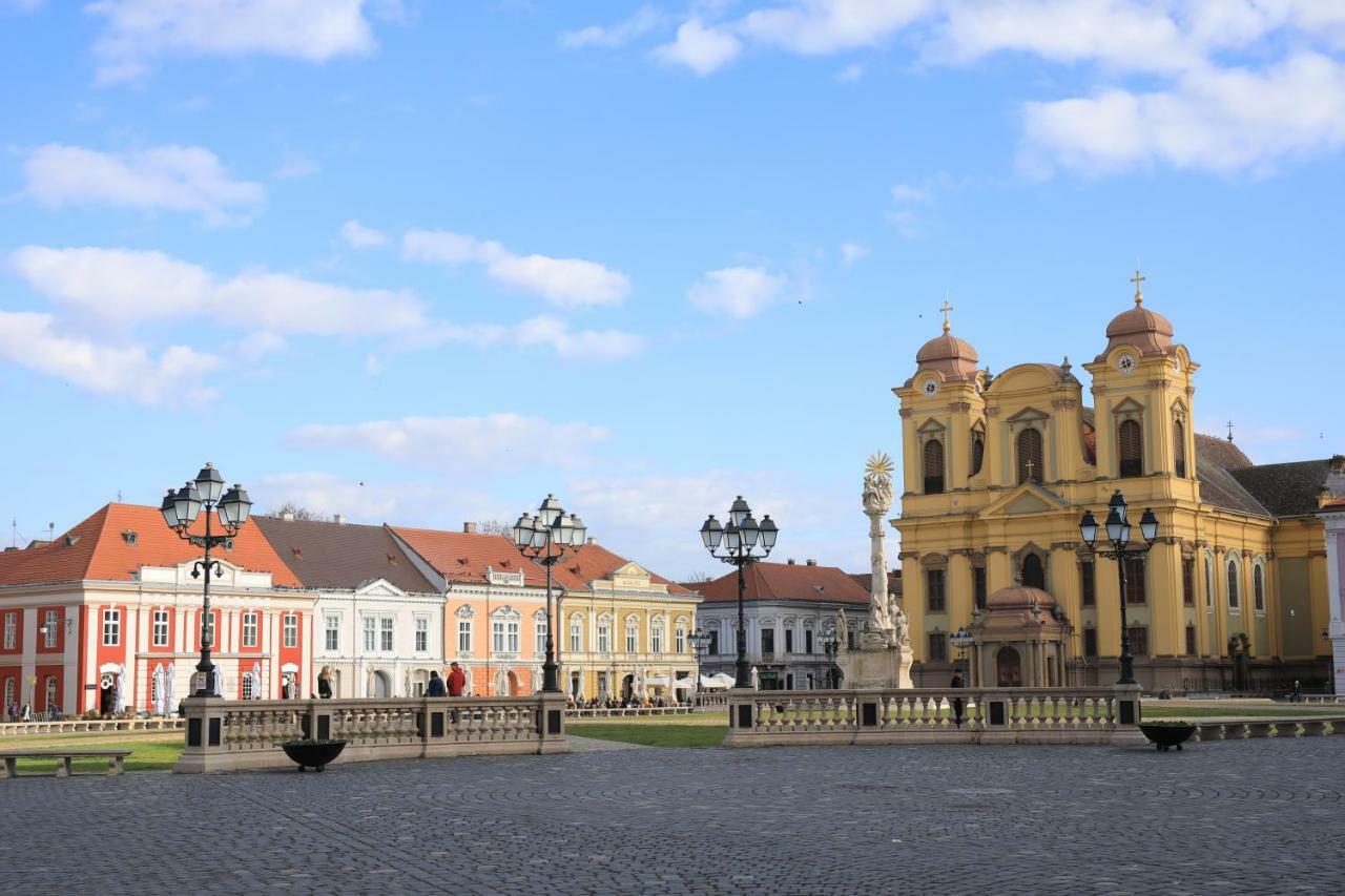 Chic Apartment In Historical City Center Timisoara Luaran gambar